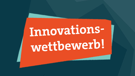 Rotes Banner mit Schriftzug Innovationswettbewerb auf blauem Hintergrund 